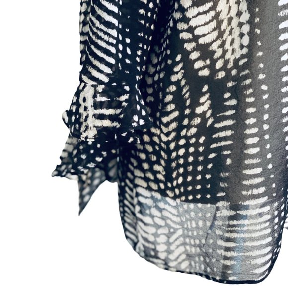 🌴 Chico’s Top - Size 2 - Picture 8 of 9